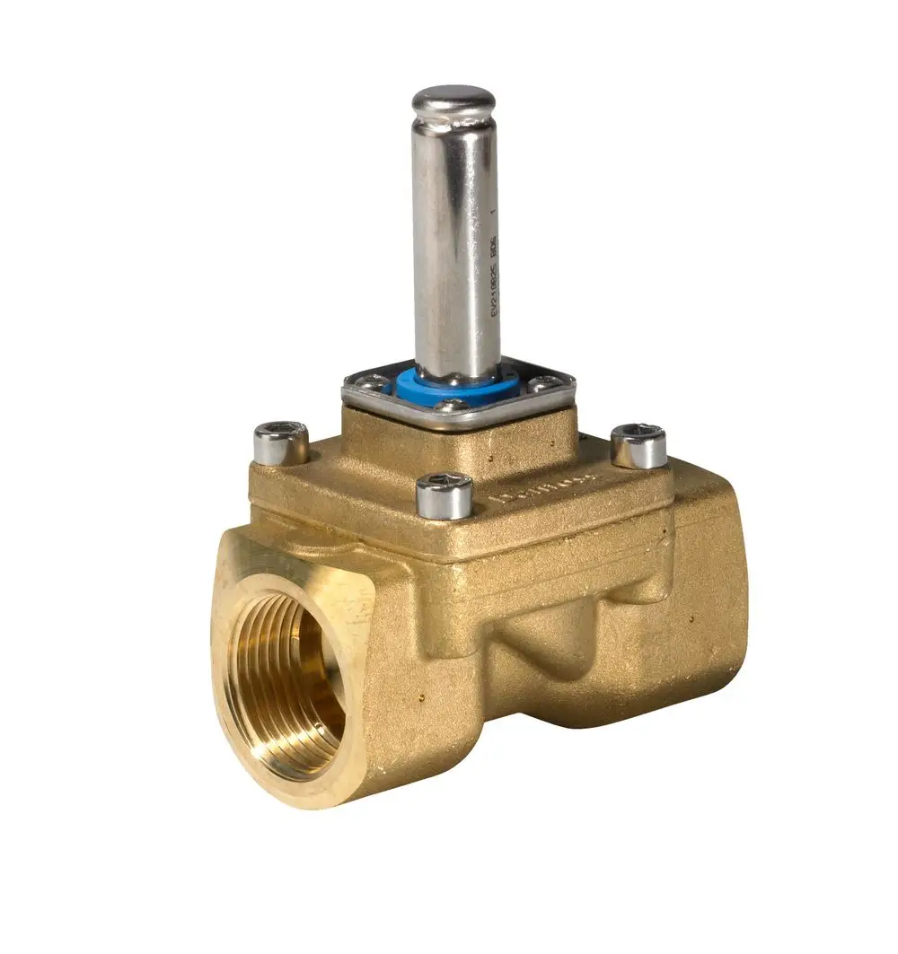 Magnetventil von Danfoss in Messingausführung mit einem zentralen Betätigungselement und Anschlussgewinde. Eignet sich für Anwendungen mit EPDM-Dichtungen.